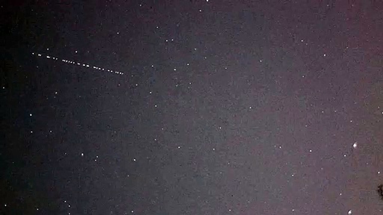 Comboio de satélites em fila indiana avistado no céu da Grande Lisboa e na Margem Sul