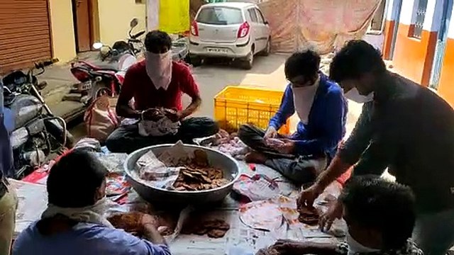 मंदसौर: सामाजिक संस्थाएं कर रही है गरीब निर्धन असहाय लोगों की सेवाए