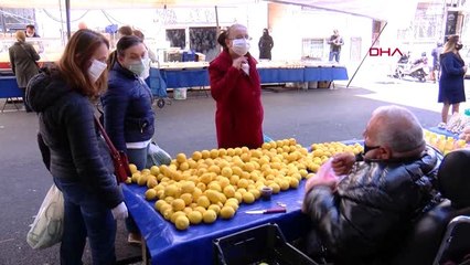 FATİH'TE PAZARDA DİKKAT ÇEKEN KALABALIK