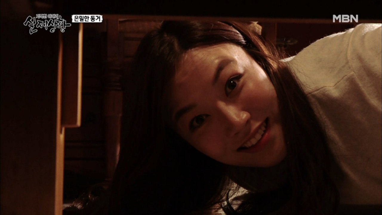 (실제상황) 공포에 질린 남자 친구를 보며 미소 짓는 여자?!