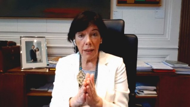 Celaá dice que no es competencia del Ministerio decidir si un alumno pasa de curso