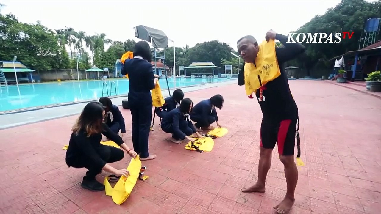 Begini Tips dan Trik Jadi Pramugari Kepresidenan - CERITA MILITER