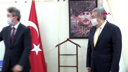 ÖĞRETMENLERDEN POLİSE 20 BİN KORUYUCU MASKE