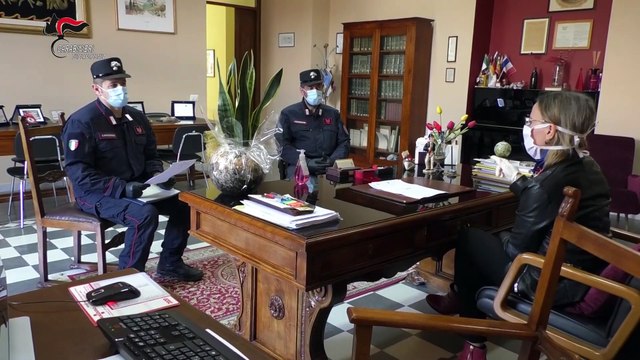 Castrovillari (CS) - Carabinieri Forestali consegnano tablet a studenti (17.04.20)