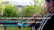 Des enfants musiciens d'un quartier d'Annecy jouent tous les soirs pour adoucir leur confinement