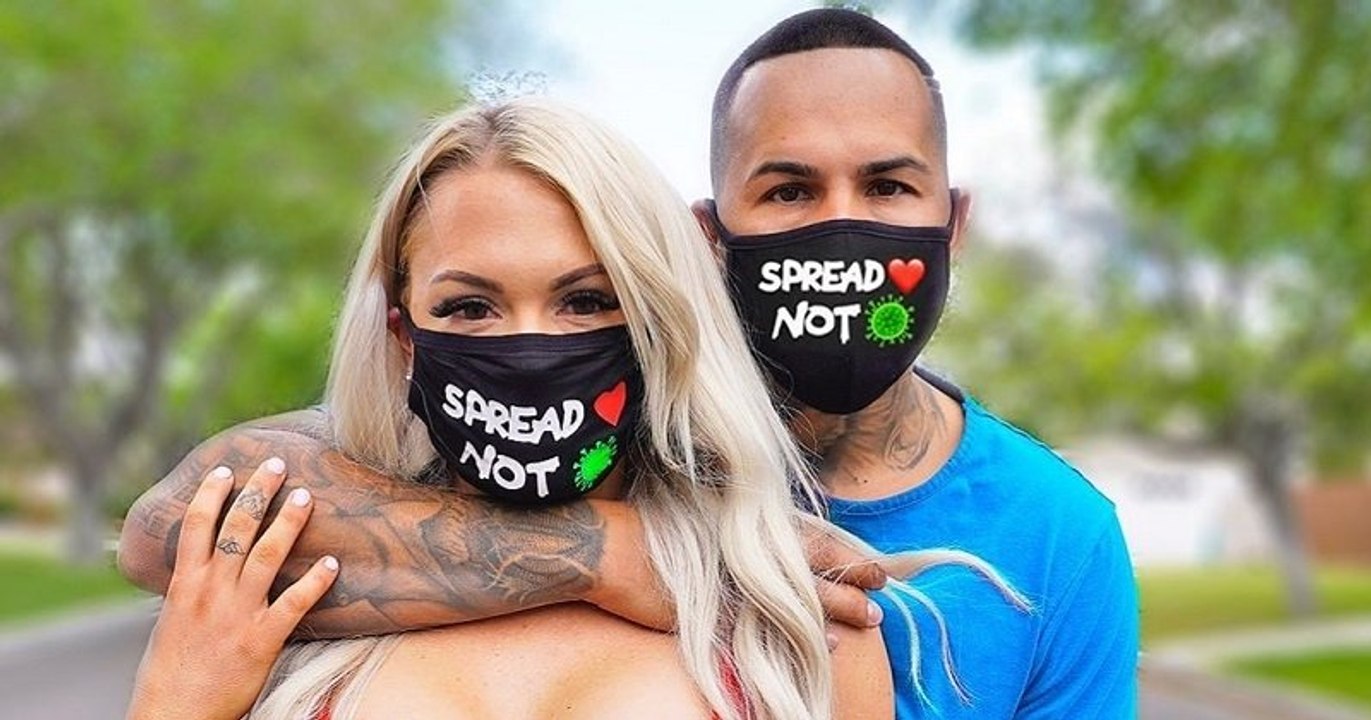 Ce Youtubeur distribue des masques et de la nourriture à des centaines de SDF