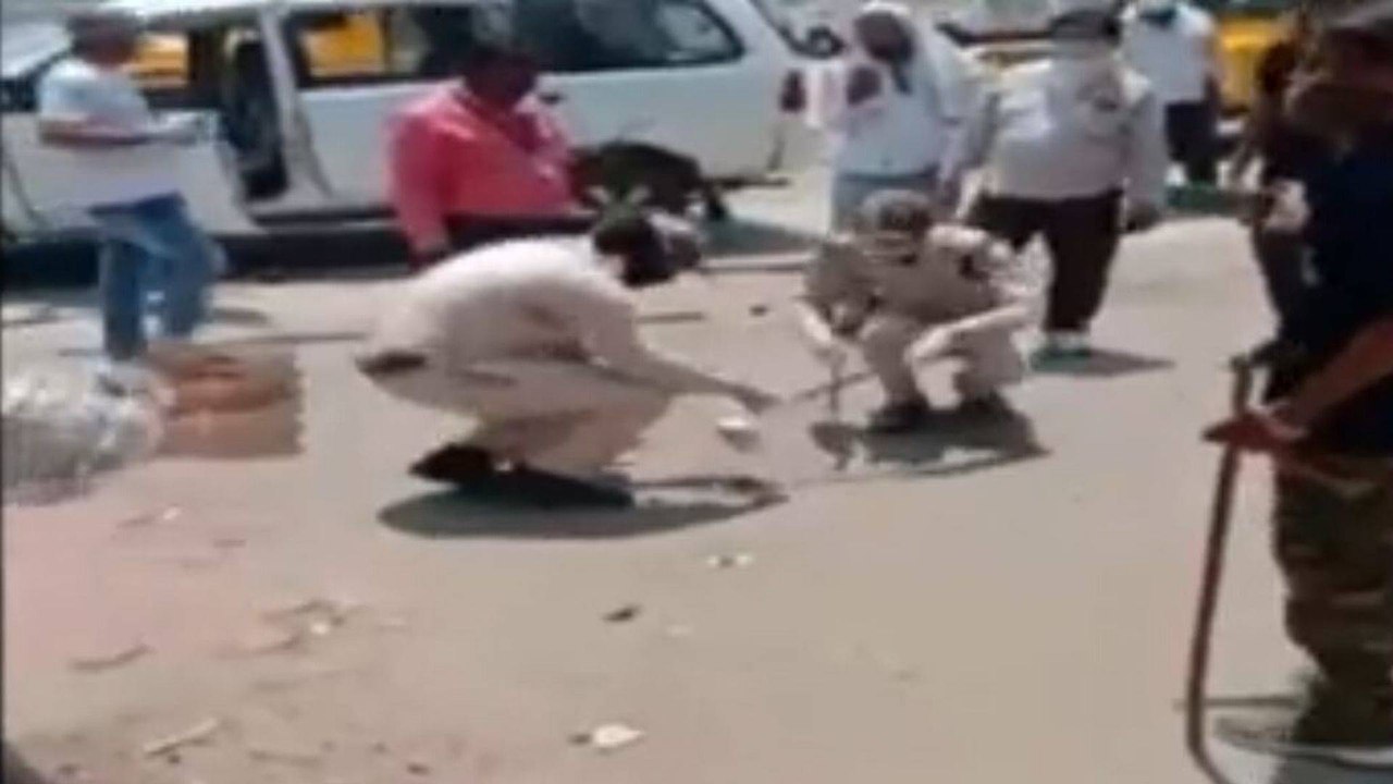 Coronavirus scare: People did not touch notes lying on road