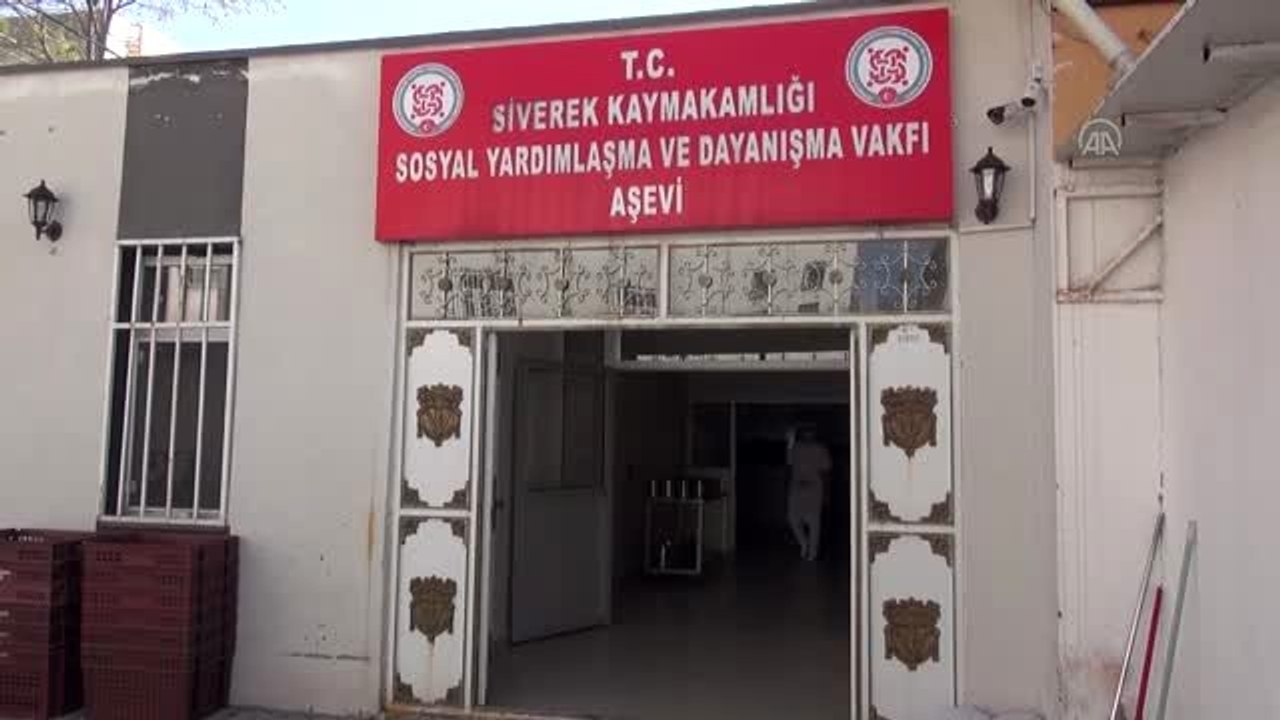 Siverek'te Vefa Sosyal Destek Grubundan 65 yaş üstü vatandaşlara sıcak yemek ikramı