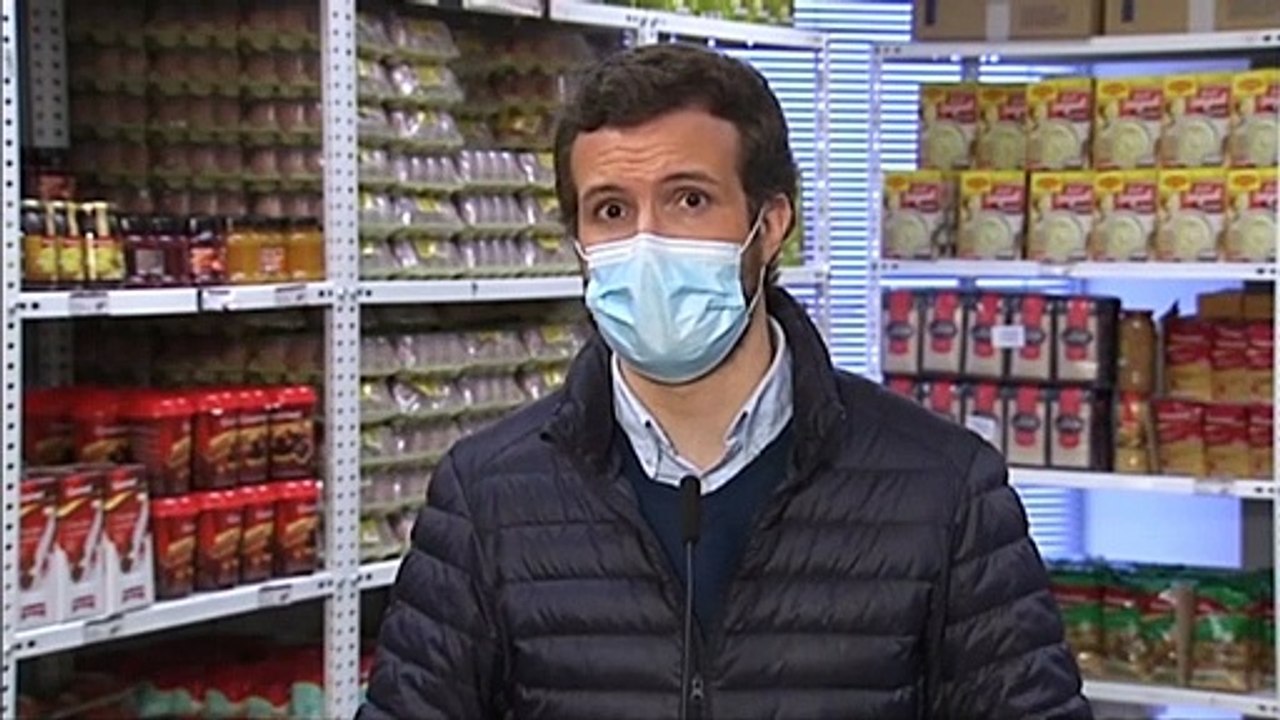 Casado en un economato de Cáritas: "Una nación que se respeta a sí misma debe saber cuántos muertos hay"
