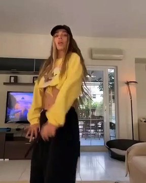 Η Ελένη Φουρέιρα παραδέχεται ότι βαριέται και βρήκε τον τρόπο να περάσει την ώρα της στο σαλόνι της