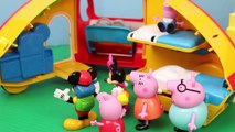 Mickey Mouse Clubhouse Camper Takes Peppa Pig and Daddy Pig with Minnie Mouse Camping