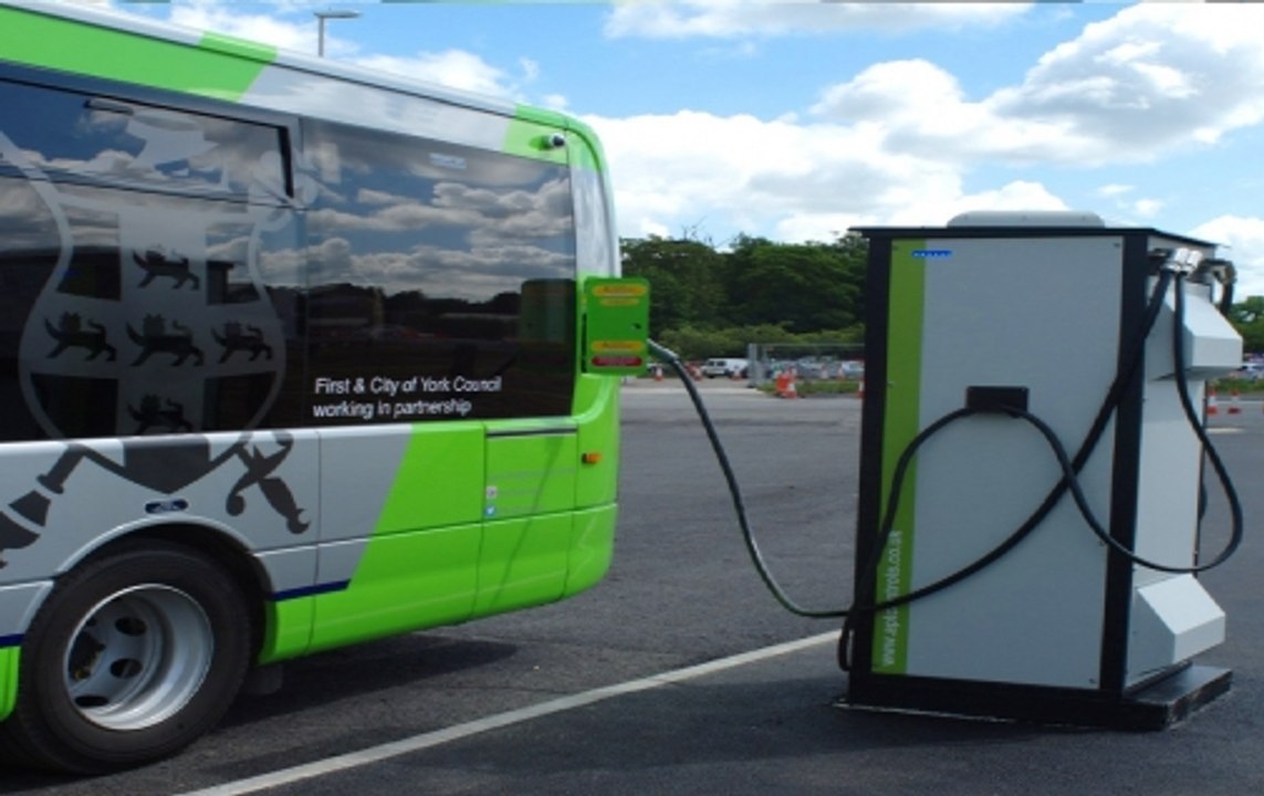 Watch Electric Bus Seen Charging Through Generator In Pune video