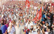 Agitated farmers protested to complete farm loan waiver in Maharashtra