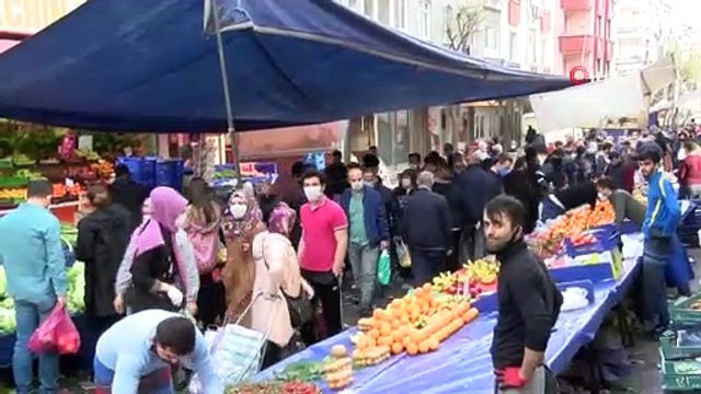 Yenibosna cuma pazarında koronavirüse rağmen alışveriş yoğunluğu