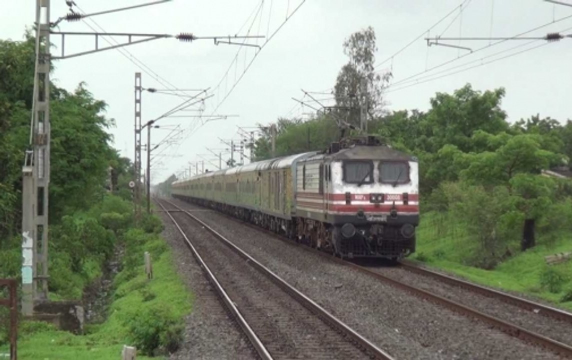 Jammu-Delhi Duronto Express loot raises concerns about rail safety