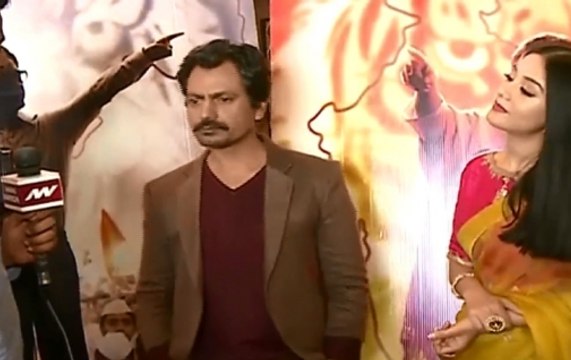 Watch: Nawazuddin Siddiqui, Amrita Rao share their 'Thackeray' moments