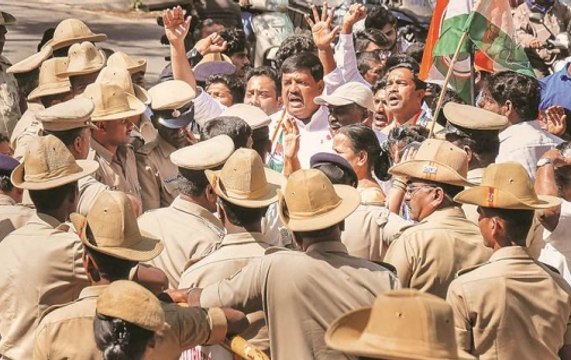 Amid political turmoil in Karnataka, Congress MLAs hold meeting today