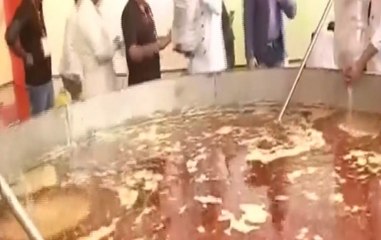 5,000-kg 'khichdi' cooked at Delhi's Ramlila Maidan