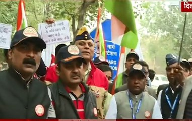 Pulwama attack: Veterans stage protest at Pakistan Embassy in Delhi