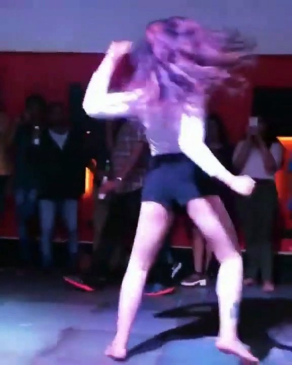 College girl hot dance on saki saki song best college dance ever