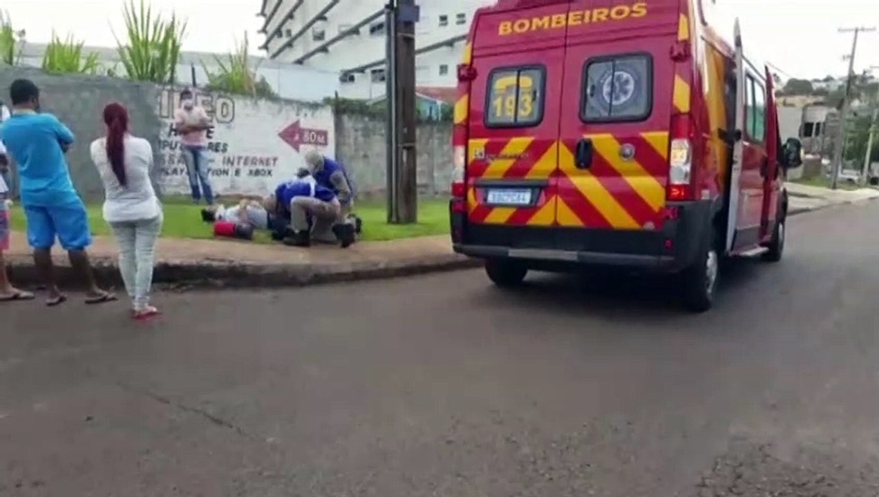 Ciclista tem laceração na perna após ser atingido por veículo na Rua Souza Naves