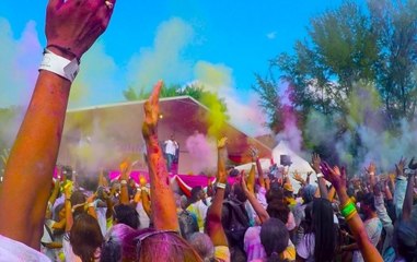 Watch Video: Gorakhpur Police violates MCC during Holi festival