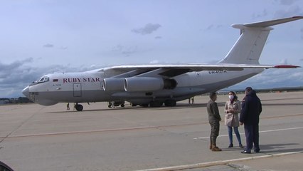 Maroto asiste a la llegada de la maquinaria de Mondragón