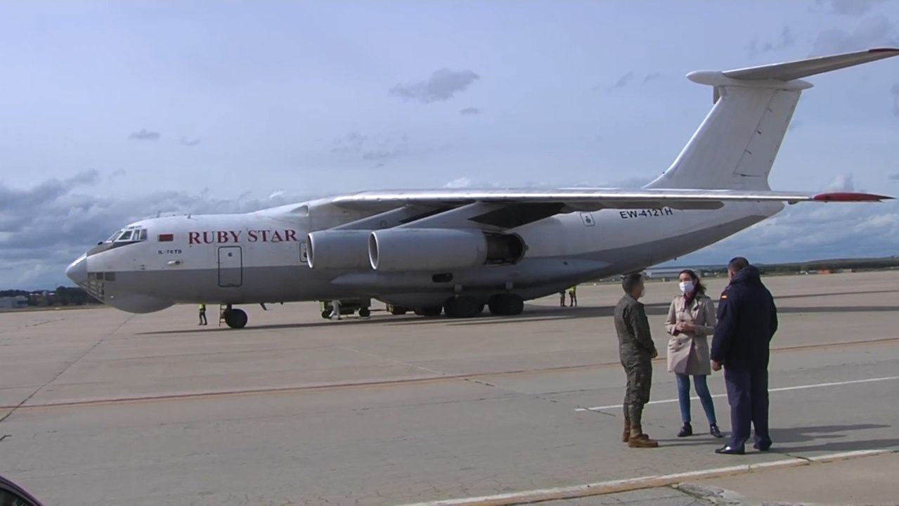 Maroto asiste a la llegada de la maquinaria de Mondragón