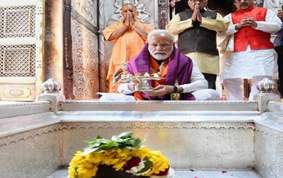 PM Modi offers prayers at Kashi Vishwanath Temple in Varanasi