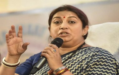 Naqvi jumps in ongoing twitter war between Smriti Irani, Rahul Gandhi