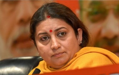 Smriti Irani lends a shoulder to body of her close aide Surendra Singh