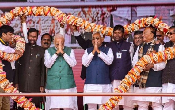 At Patna rally, Modi flays Opposition, unveils development projects