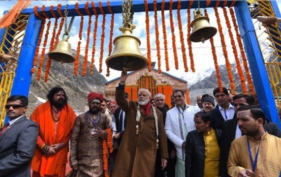 PM Narendra Modi arrives in Kedarnath to offer prayers at temple