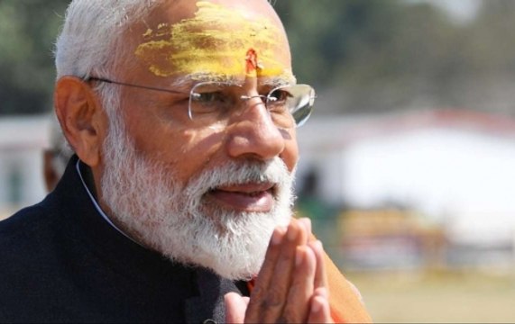 PM Modi offers prayers at Kashi Vishwanath temple in Varanasi