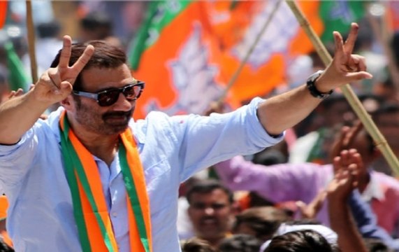 Sunny Deol delivers filmy dialogue to woo voters in Gurdaspur