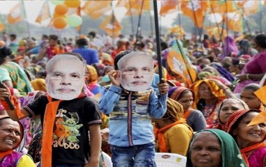 Boy wearing Modi mask during Rahul’s roadshow slapped by cop