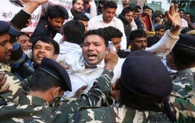 Encephalitis fever in Bihar: Youth Congress workers stage protest