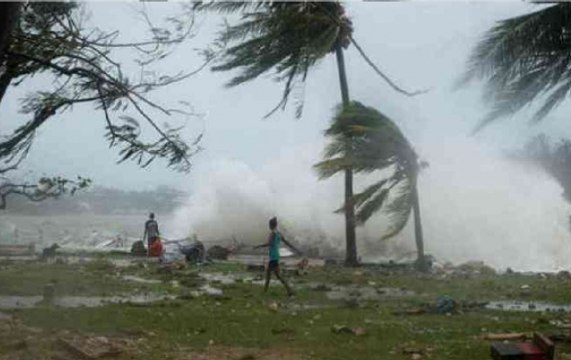 Ground Report: 11 lakh people evacuated as cyclone Fani hits Puri