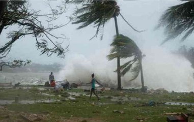 Ground Report: 11 lakh people evacuated as cyclone Fani hits Puri