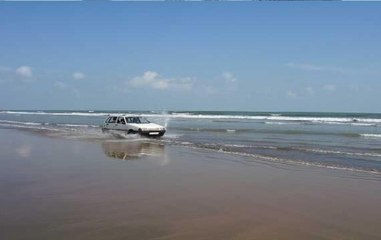 Watch: Car gets stuck in sand at Mumbai’s Navapur beach