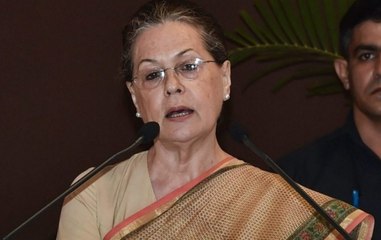 Sonia Gandhi reaches Raebareli with daughter Priyanka, thanks voters