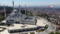 Büyük Çamlıca Camii'nde Cuma gününde korona virüs sessizliği