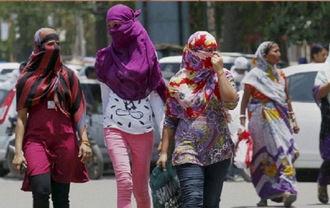Delhi continues to reel under severe heat, red alert issued