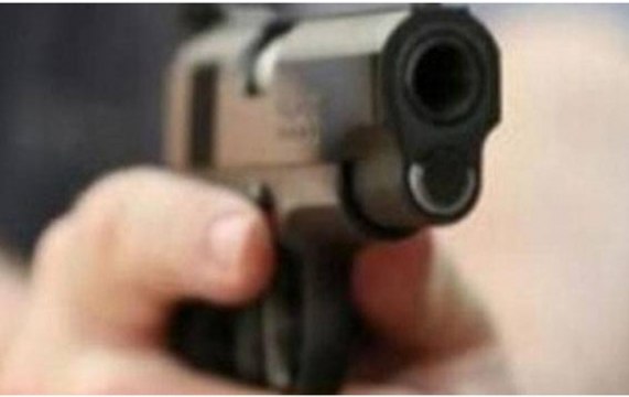 Breaking: Bike-borne goons loot person at gunpoint in Noida