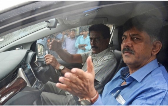 Mumbai police stops DK Shivakumar from meeting rebel MLAs