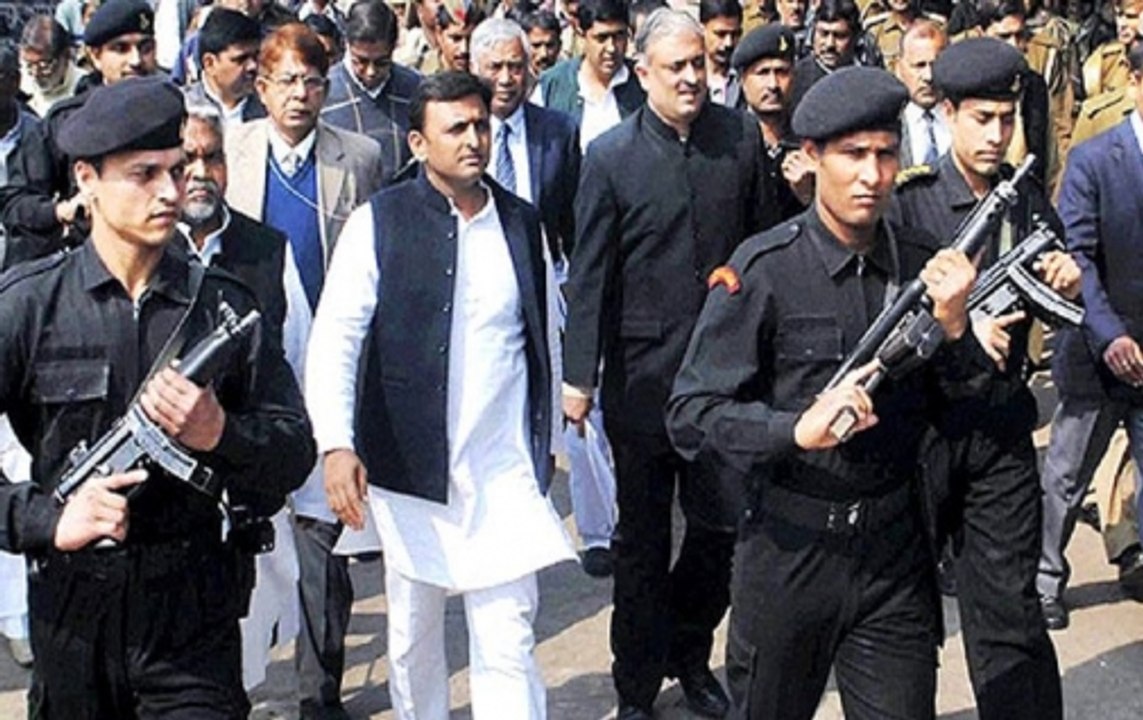 Unnao gang rape: Akhilesh Yadav visits victim, calls for SIT probe