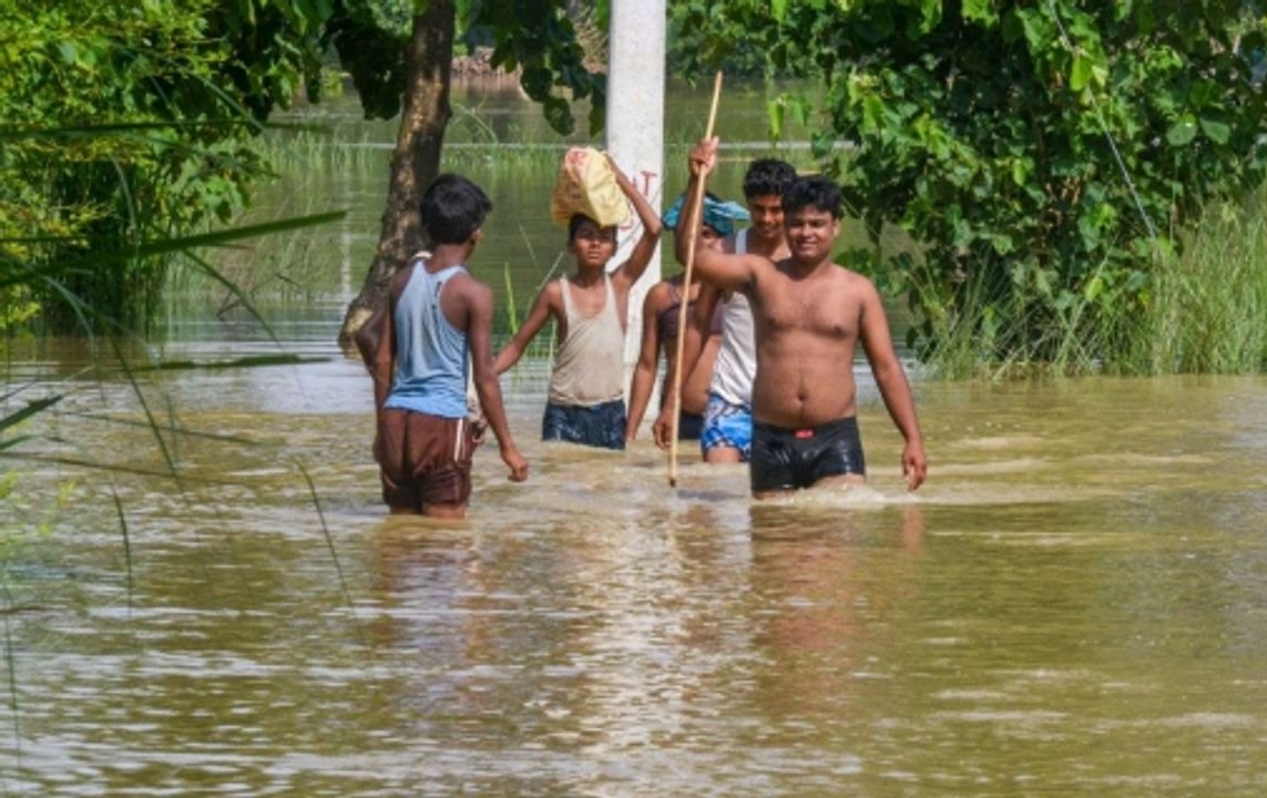Bihar Floods: People move to highlands as houses submerge in Madhubani