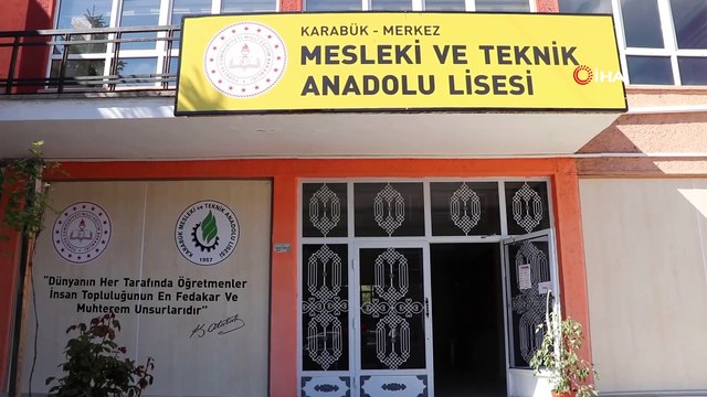 Gönüllü öğretmenler tarafından fabrika gibi dezenfekte üretimi yapıyor