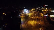 Sokağa çıkma kısıtlaması nedeniyle Kadıköy Meydanı boş kaldı
