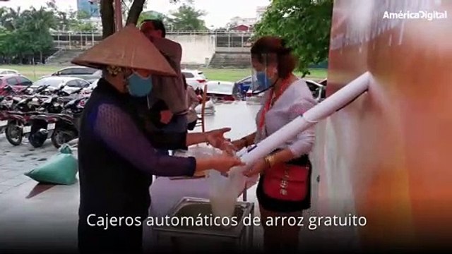 ‘Cajeros automáticos’ de arroz en Vietnam: la iniciativa para ayudar a afectados por la COVID-19